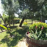 Beautiful With Swimming Pool Hébergement de vacances Monprimblanc