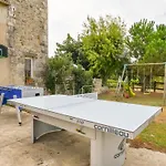 Hébergement de vacances Beautiful With Swimming Pool *