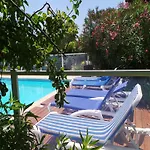 Hébergement de vacances Beautiful With Swimming Pool *