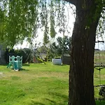 Beautiful With Swimming Pool Hébergement de vacances *