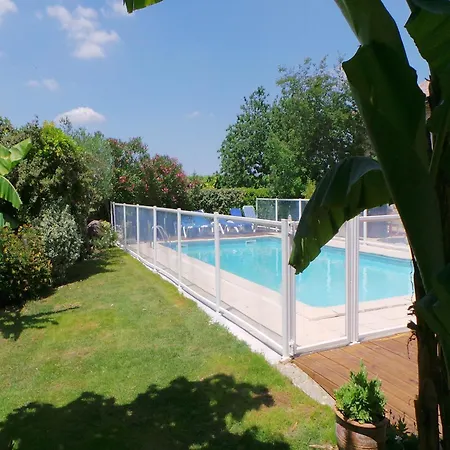 Beautiful With Swimming Pool Casa vacanze Monprimblanc